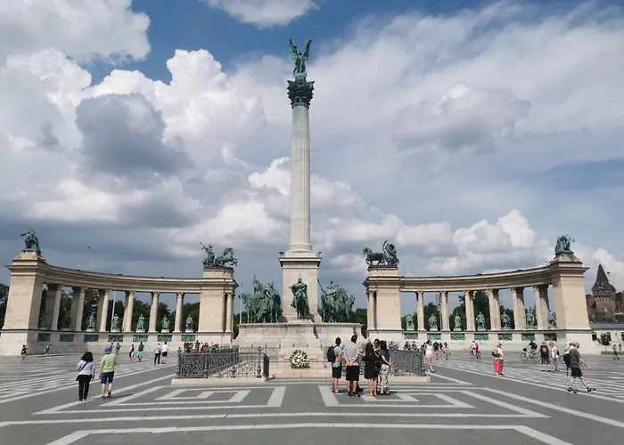 My Little Budapest, Center *