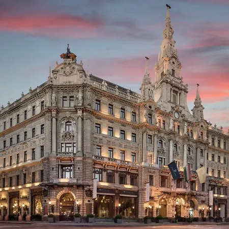 My Little Budapest, Center *