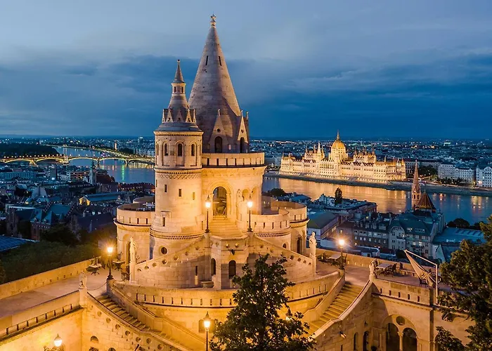 My Little Budapest, Center